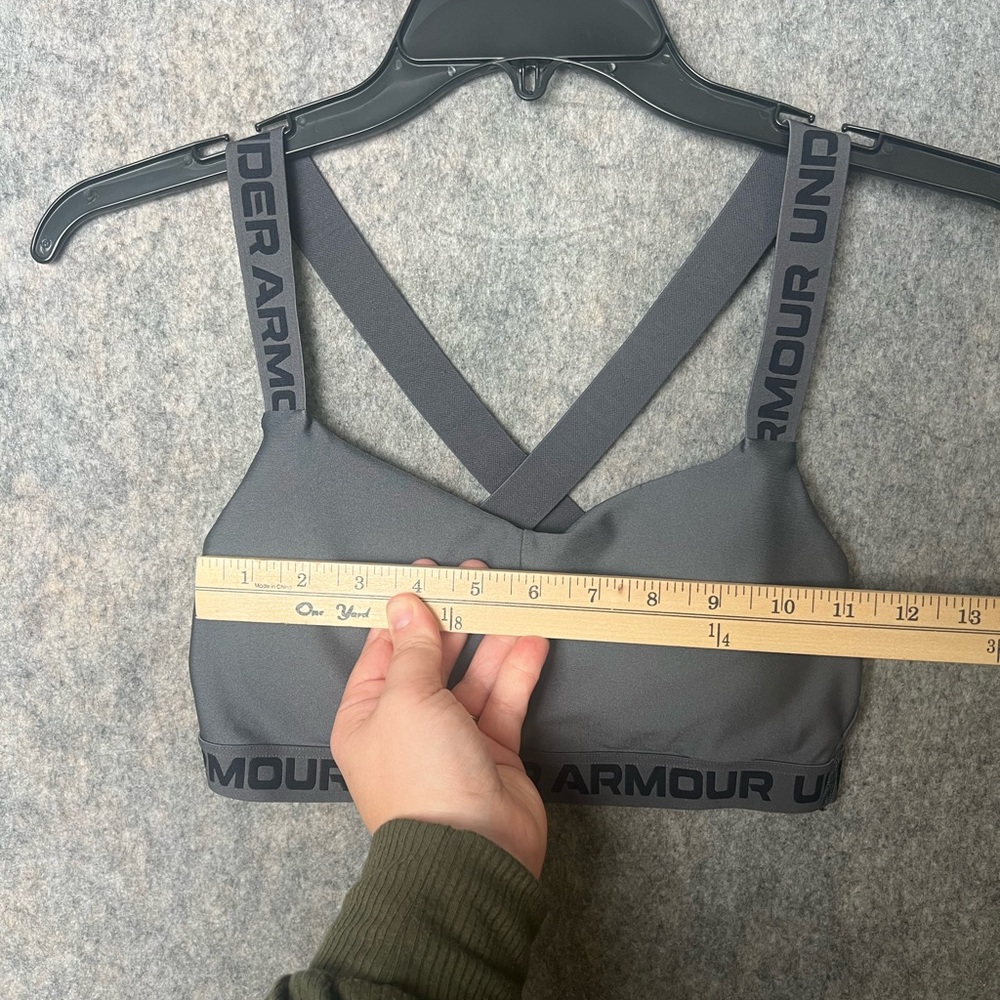 Under‎ Armour Woman Size Medium Gray Sports Athletic Bra - Picture 3 of 5